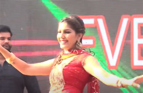 Sapna Choudhary Dance Video On Julf Hawa Me Lehrae Watch Viral Video On Social Media Sapna