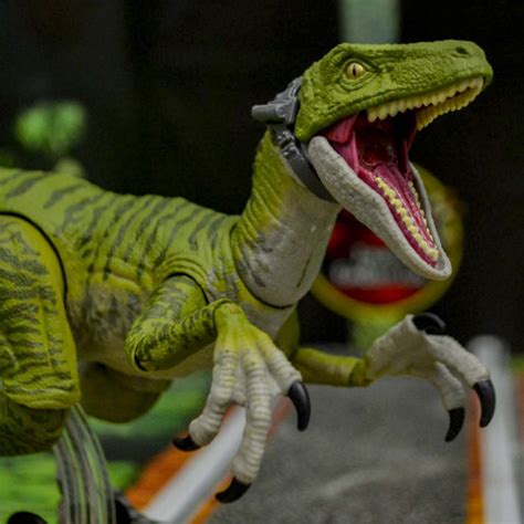 Jurassic World Amber Collection Velociraptor Charlie Mattel Jurassic