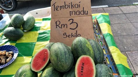 Tembikai susu dikisar bersama susu dan minum ketika berbuka puasa, memang nyaman. Comelnya Tembikai Madu