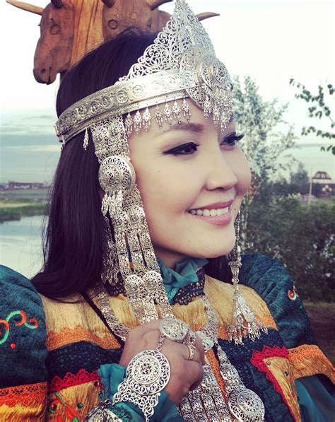 Los Indígenas De Yakutia Celebran Su Año Nuevo Venerando Al Sol Fotos