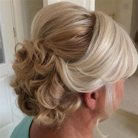 50 Ravishing Mother Of The Bride Hairstyles