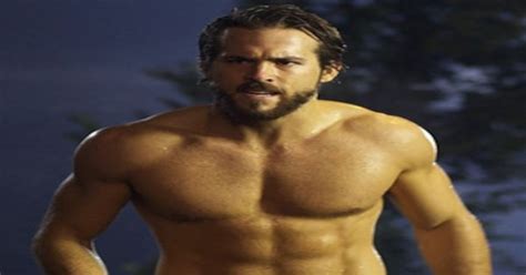 Happy 39th Birthday Ryan Reynolds Celebrate With The Actor S Hunkiest Shirtless Moments E News