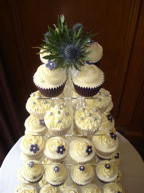 Pretty and delicate with scottish theme | Wedding cupcakes, Wedding cakes vintage, Scottish wedding