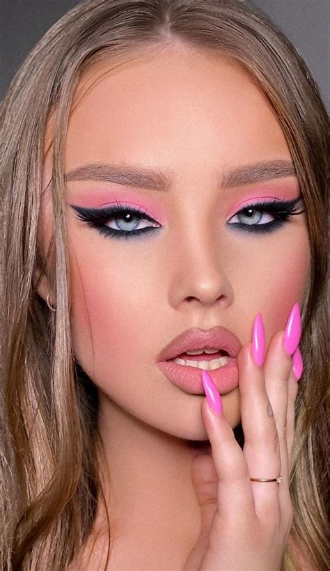 30 Spring Makeup Trends 2022 Matte Pink Makeup Look