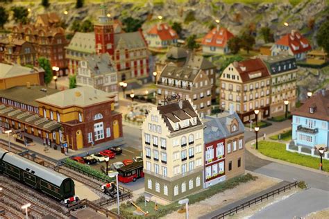 How to make a model train layout. How To Build A HO Scale Train Layout | Toy Train Center