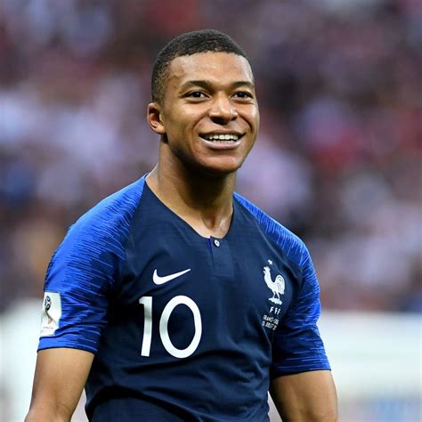 The manager was unsure whether psg forward kylian mbappé would be fit to play for the game or not. Kylian Mbappé passe au blond platine