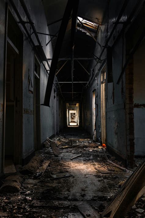 Creepy Hallway Pictures Download Free Images On Unsplash