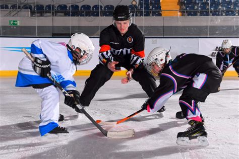 Eishockey n (genitive eishockeys, no plural). Eishockey | Wir sind Eishockey