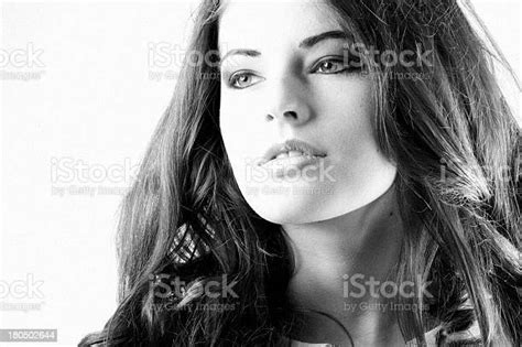 Blanco Y Negro Retrato De Una Hermosa Chica Adolescente Foto De Stock Y