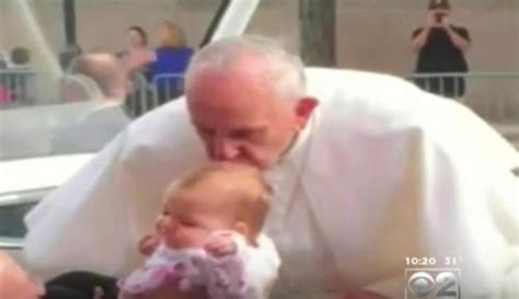 Aseguran Que El Beso Del Papa Francisco Curó A Su Bebé De La Grave