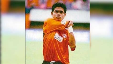 Bambang pamungkas (born 10 june 1980), also known as bepe, is a retired indonesian professional footballer who predominately played for persija jakarta and the indonesia national football team. Transformasi Rambut Bambang Pamungkas dari Kribo - INDOSPORT