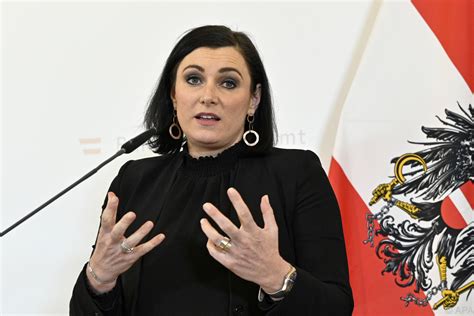 ✓ elisabeth köstinger, 42, övp: Kärntner Parteien setzen bei Listen auf Kontinuität ...
