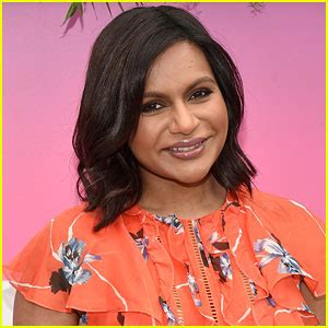 Mindy Kaling Just Started Telling Her Friends About Pregnancy Is