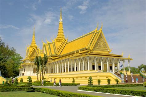 Cambodia, officially the kingdom of cambodia, is a country located in the southern portion of the indochinese peninsula in southeast asia. Tour Campuchia - Phnom Penh Mua Sắm (3 Ngày 2 Đêm)