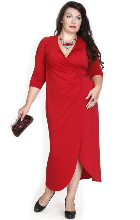 Красное платье для полных женщин 75 фото