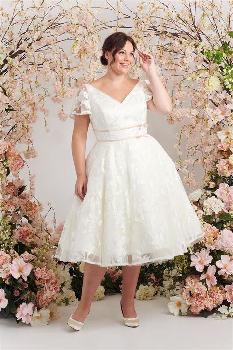 elegant-lace-vintage-inspired-ballerina-length-wedding-dress-with-sleeves