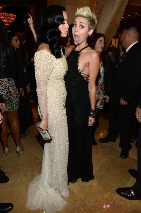 Katy Perry Y Miley Cyrus En La Gala Pre Grammy 2013 Famosos En Las