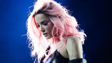 Halsey Recalls Contemplating Having Sex For Money While Homeless