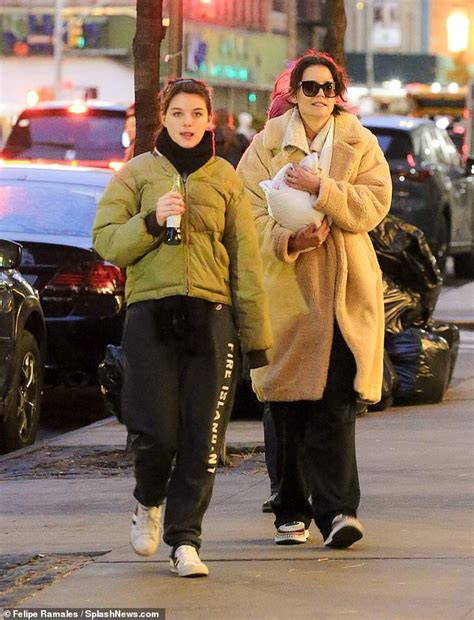 katie holmes joins her daughter suri cruise 16 for a low key dinner in new york daily mail