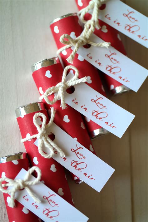 They're the perfect size for a few delectable macarons (always a great treat to hand out) or maybe some artisan chocolates. Engagement Party Favors | Engagement party favors, Party ...
