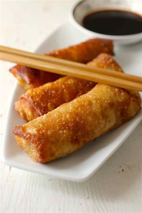 In a row across the center, place 2 shrimp halves, a handful of vermicelli, basil, mint, cilantro and lettuce, leaving about 2 inches uncovered on each side. Chinese Vegetable Spring Roll Recipe