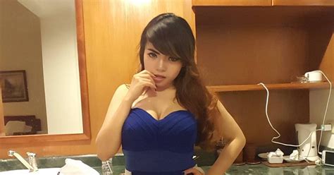 Kamar Selebritis Koleksi Foto Seksi Dinar Candy Dj Singer Dangdut Hot