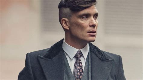 Grey Tie With Gold And Red Medallions Worn By Thomas Tommy Shelby Cillian Murphy In Peaky