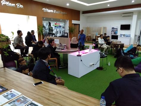 Lowongan kerja pabrik di surabaya, seperti produksi makanan minuman, furniture, besi, baja, pipa, beton, garment, sepatu, pengolahan kayu, dan produksi lainnya. Institut Sains dan Teknologi Terpadu Surabaya