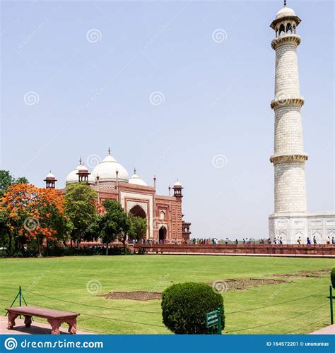 Minaret Of Taj Mahal And Western Mosque Unesco World Heritage In Agra