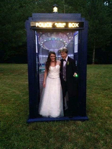 This Couple Had A Doctor Who Themed Wedding With The Groomsmen Dressed