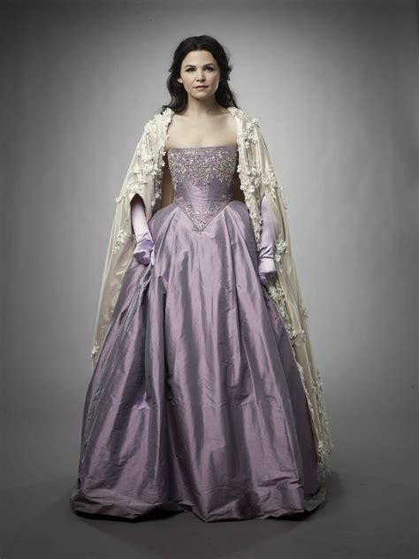 Snow Whites Strapless Gown Once Upon A Time Robes Violettes Idées