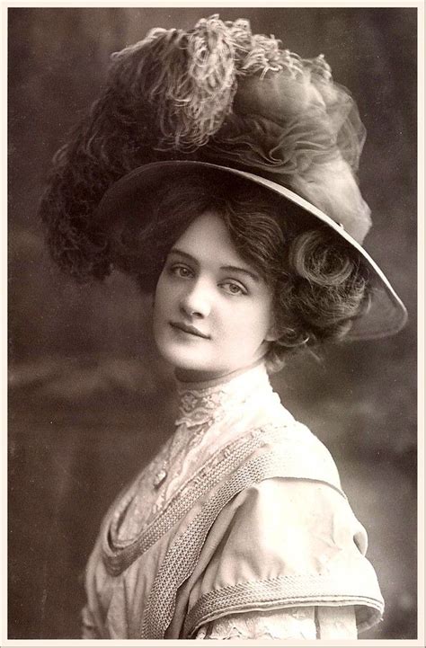 In The La Belle Epoque Period Around 1900 1910 Hats Were Becoming A Trend The Hats Were Large