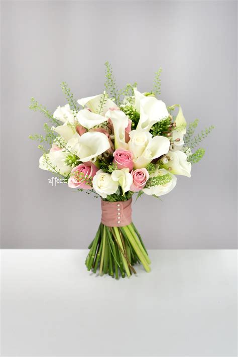 A Bouquet Of White And Pink Flowers On A Table