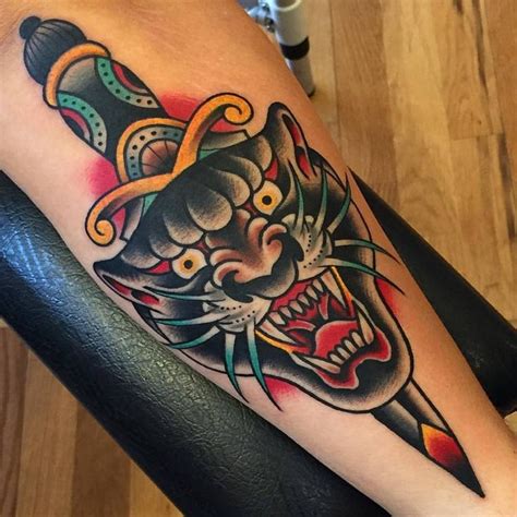 Ripped skin traditional panther head tattoo on front shoulder. 25+ bästa Traditional panther tattoo idéerna på Pinterest ...