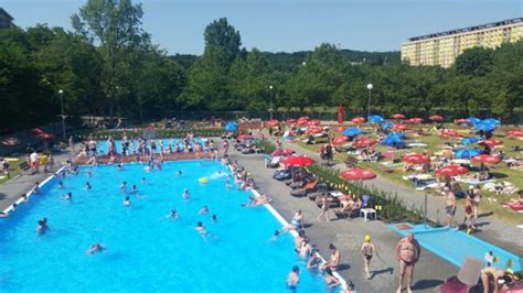 Toto je přehledný, pravidelně aktualizovaný seznam veřejných krytých i venkovních bazénů a veřejných koupališť v hlavním městě praze. 11 pražských koupališť, díky kterým zapomenete na moře ...