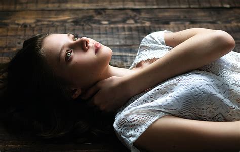 X Px Free Download HD Wallpaper Women Face Model One Person Beauty Lying Down