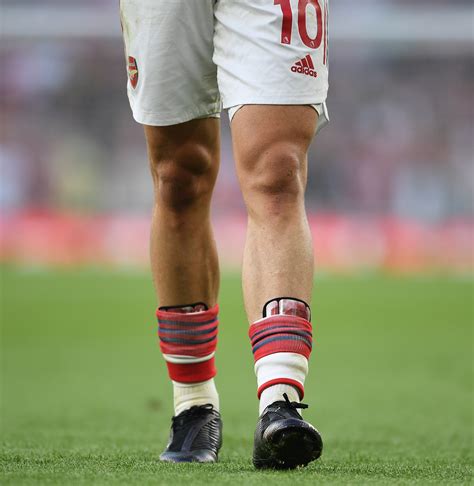 Arsenal Star Emile Smith Rowe Forced To Wear Plain Black Boots Vs