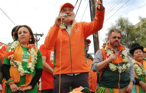 Los candidatos presidenciales carlos mesa (comunidad ciudadana) y jorge tuto quiroga (libre21) pintaron de campaña electoral algunas zonas residenciales de la paz ayer, día internacional de la. Mesa tras caminata en la zona sur: ¿Qué cosita pues el MAS ...