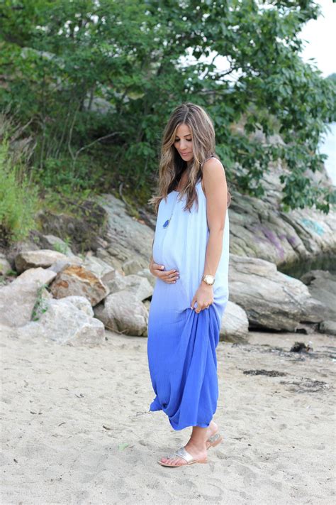 Stunning Maternity Outfits To Flaunt The Baby Bump