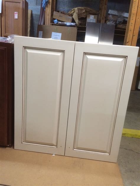 Foot showroom is home to connecticut's largest selection of kitchen and bath cabinetry. Single Cabinet Overstock Scratch & Dent - Modern Kitchens