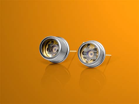 Basic physics of diode as a radiation detector. SiC-Detectors (205 - 355 nm) - UV Photodiodes