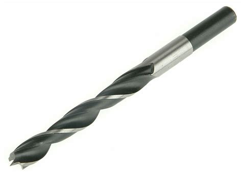 Auger bits look pretty much like twist bits, with the main difference being a large flute that clears out wood or metal chips from the drill hole. Lip and Spur Wood Drill Bit Set (x5) | FaithfullTools.com