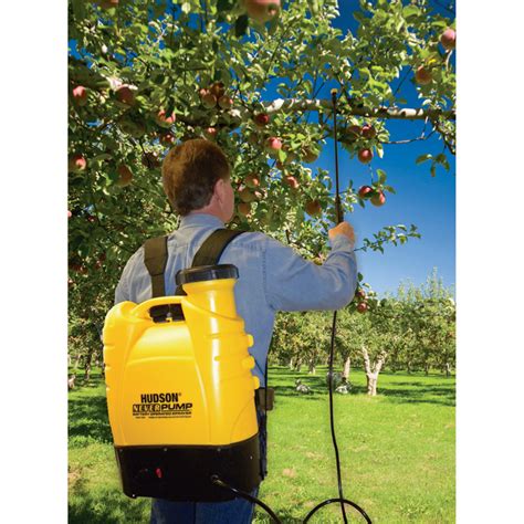 Hudson Neverpump Backpack Sprayer — 4 Gallon Capacity 60 Psi Model