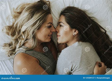 Lesbische Paare Zusammen Im Bett Stockbild Bild Von Datierung Mädchen 125589127