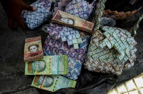 Worthless Currency Becomes Art In Struggling Venezuela Daily Sabah