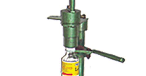 Botol sebenarnya diperbuat daripada kaca, plastik, atau aluminium, dan digunakan untuk menyimpan cecair seperti air, susu, minuman ringan, arak, anggur, ubat, sabun, dakwat. FOOD MACHINE: 19 Penutup Botol Ulir