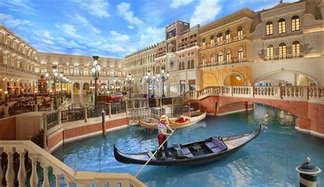 10 Best Pool Hotels In Las Vegas