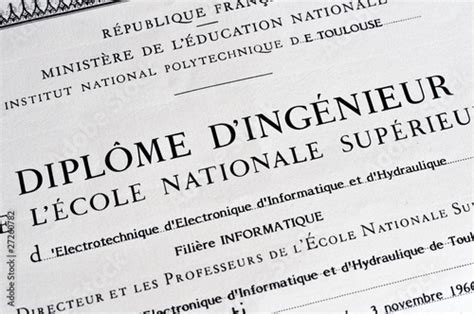 Diplôme Dingénieur Photo Libre De Droits Sur La Banque Dimages