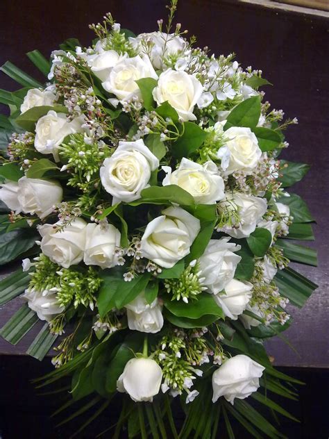 We're family owned and operated, and committed to offering only the finest floral arrangements and gifts, backed by service that is friendly and prompt. ปักพินโดย Iza Buraczyńska ใน Funeral flower arrangements ...