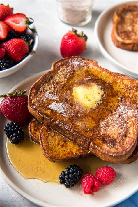 Growing up in cameroon, french toast are a staple at home most especially on weekends. How to Make the Best French Toast | YellowBlissRoad.com